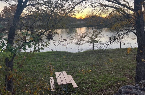 Johnson City Cabin | Adorable 50's-themed cabin at River's Edge Campground w/resort amenities. n