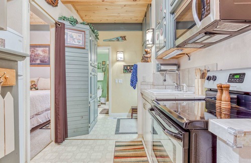 Marmot Cabin | Adorable A-frame cabin withnearby river access, game room, wood stove, firepit