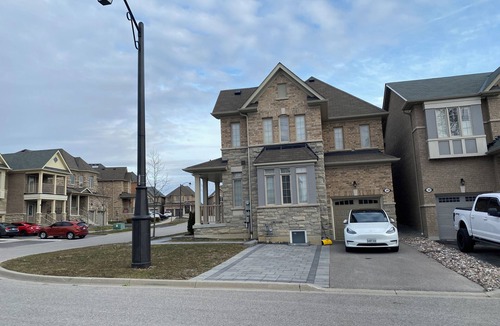 Ajax House | Adorable Ajax House for Rent