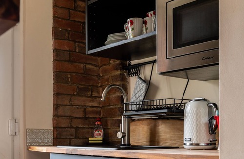 Heathfield House | Adorable and Cosy Tiny Cottage