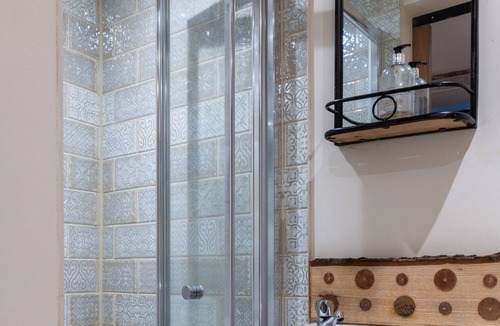 Heathfield House | Adorable and Cosy Tiny Cottage