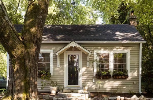 Westover Hills West House | Adorable and Peaceful Cottage Oasis. Convenient and Private.