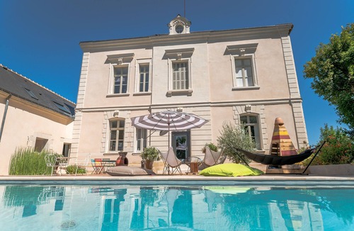 Avoine Apartment | Adorable apartment located in a castle