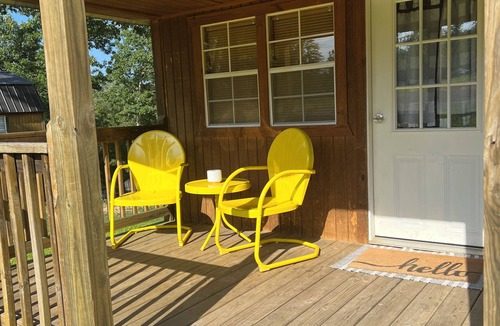 Cassville Cabin | Adorable cabin near Roaring River perfect for a relaxing getaway