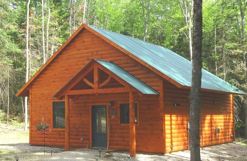 Ripton Cabin | Adorable cabin with screened porch and private fire pit