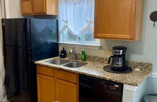 St. Marys House | Adorable coastal home right downtown!