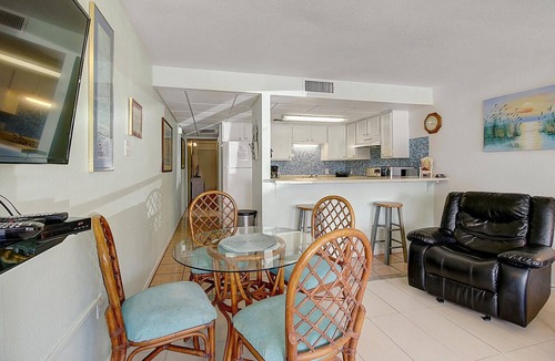 Port Aransas Condo | Adorable condo with beach access and community pool!