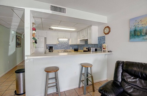 Port Aransas Condo | Adorable condo with beach access and community pool!