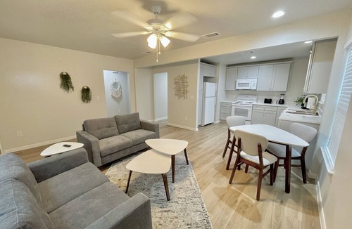 Temple Cottage | Adorable Cottage-2/1 Temple TX