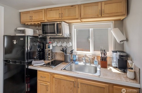 Northwest Everett Cottage | Adorable Cottage by Scenic Waterfront Park