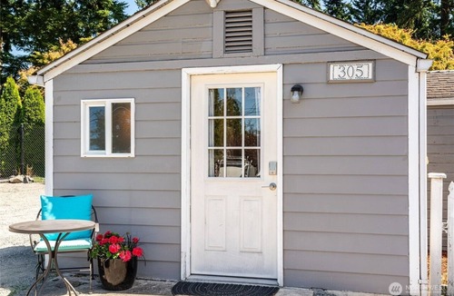 Northwest Everett Cottage | Adorable Cottage by Scenic Waterfront Park