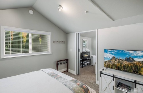 Northwest Everett Cottage | Adorable Cottage by Scenic Waterfront Park