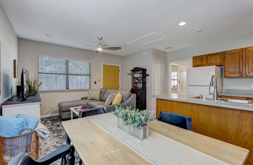 St. Augustine Cottage | Adorable cottage central to everything