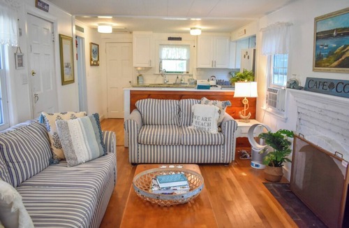 Dennis Port House | Adorable cottage on a dead end dirt lane just 200 yards from Sea Street beach