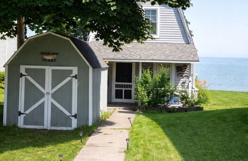 Kent Cottage | Adorable Cottage with Lakefront Views, World-class Fishing, & Effortless Escape