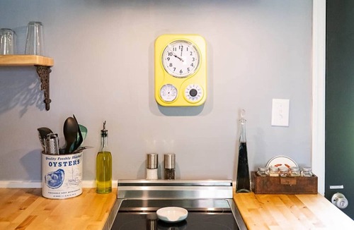 Mathews House | Adorable Couples Cottage with Hot Tub