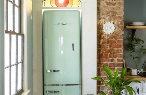 Mathews House | Adorable Couples Cottage with Hot Tub