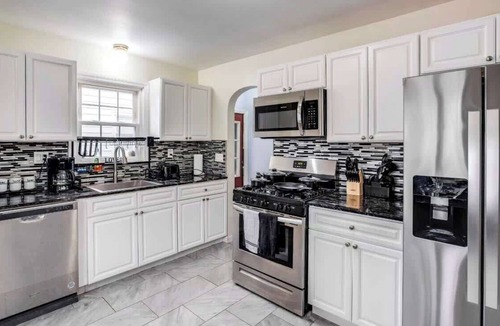 North Greece House | Adorable&Cozy Suburban Home Mins from Dwtn/Airport