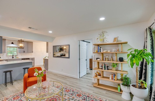 Dallas Cottage | Adorable Dallas Cottage with Dedicated Workspace!