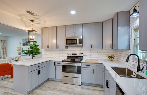 Dallas Cottage | Adorable Dallas Cottage with Dedicated Workspace!