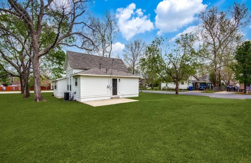 Aubrey House | Adorable Downtown Aubrey Home - Sleeps 7