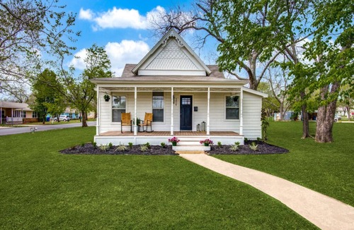 Aubrey House | Adorable Downtown Aubrey Home - Sleeps 7