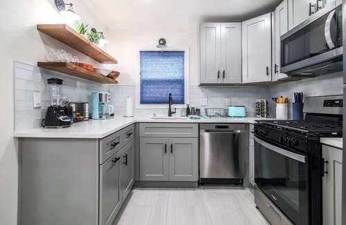 Cherrywood House | Adorable East Austin Cottage close to Everything downtown