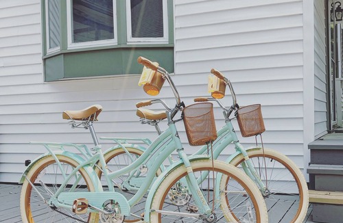 Jefferson Apartment | Adorable French Country Cottage Getaway - King Bed, Jetted Tub, Fireplace, Bikes