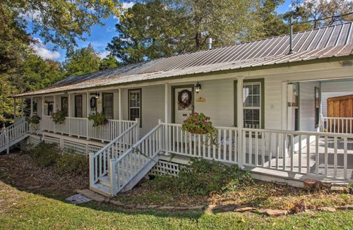Jefferson Apartment | Adorable French Country Cottage Getaway - King Bed, Jetted Tub, Fireplace, Bikes