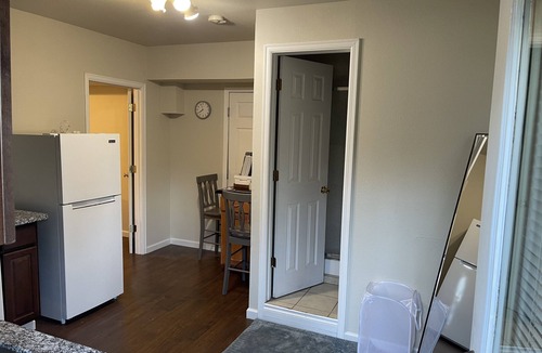 Paine Field-Lake Stickney House | Adorable fully remodeled Suite with Kitchen and office area