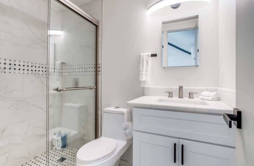 North Dallas House | Adorable Guest House/Private Yard