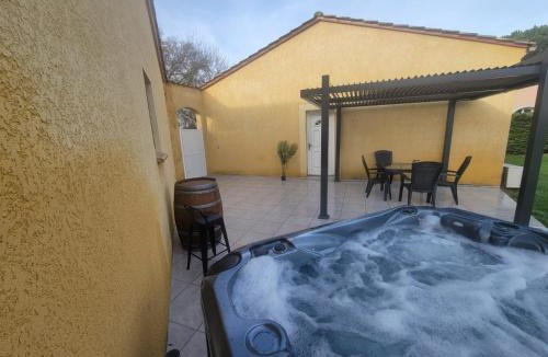 Saint-Germain-des-Pres House | Adorable guest house with piscine and spa