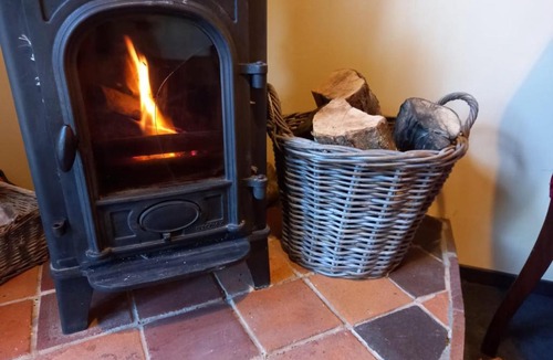 Ewhurst Green House | Adorable Hideaway with log fire and incredible views