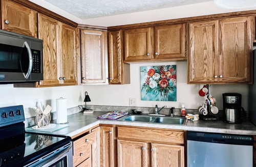 Kokomo House | Adorable Home Close to Everything!