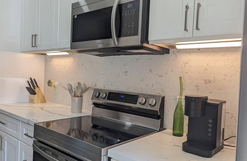 La Marque House | Adorable Home only 17 min from Galveston seawall