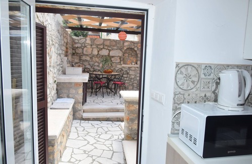 Kaprije House | Adorable home with private terrace