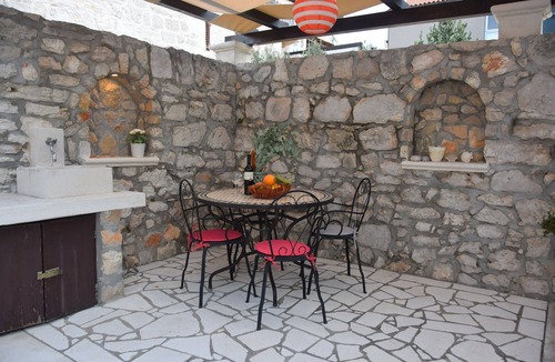 Kaprije House | Adorable home with private terrace