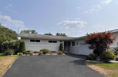 Colonie House | Adorable house with pool