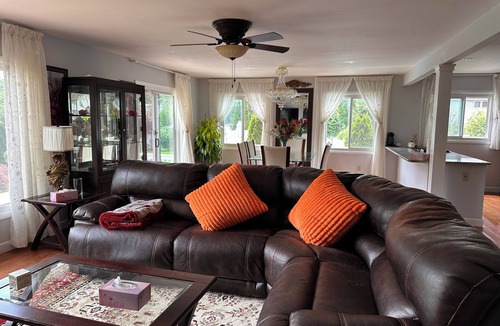 Colonie House | Adorable house with pool