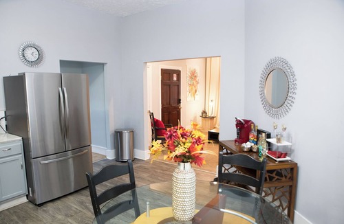 West End House | Adorable Intown Duplex Close to Downtown Atlanta; 5 minute walk to Beltline