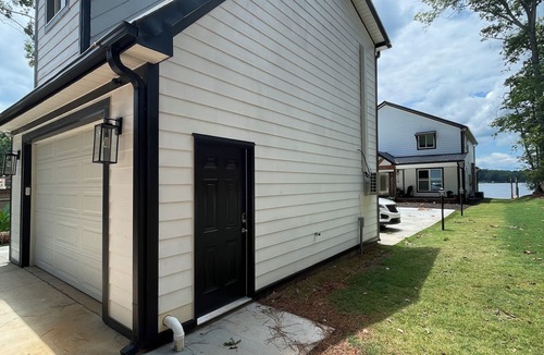 Waterloo Apartment | Adorable Lake front studio apartment