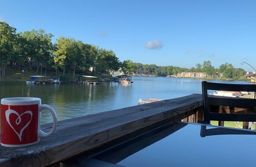 Mid America Condo | Adorable Lake Getaway