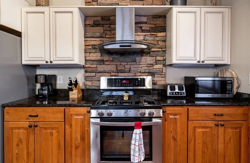 Emigrant Cabin | Adorable Montana Cabin by Yellowstone!