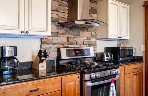 Emigrant Cabin | Adorable Montana Cabin by Yellowstone!
