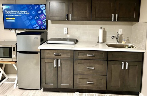 Tukwila Apartment | Adorable New 1 bedroom 5 minute to Airport and Shopping!