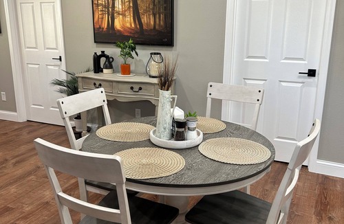 Tonkawa House | Adorable New Remodeled 3BR 2 BA quiet neighborhood!