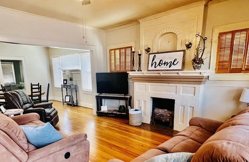Blackwell House | Adorable newely renovated home ❤️🏡🎀