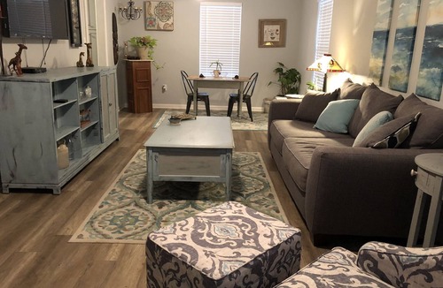 South Central Houston House | Adorable newly renovated bungalow.