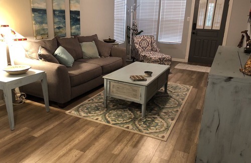 South Central Houston House | Adorable newly renovated bungalow.