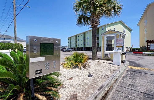 Surf City Condo | Adorable oceanfront condo with Oceanviews and Pool